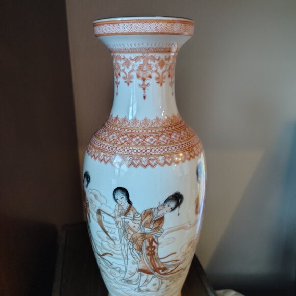 1970’s Chinese porcelain ProC Vases Ladies in a Garden Qianlong Mark - Picture 11 of 15